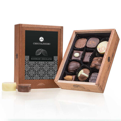 belgian pralines, chocolate pralines, gift for Christmas, Xmas decoration, charming gift for xmas, lovely pralines as a christmas present, non-alcoholic chocolate pralines, original gift, luxury chocolate, 