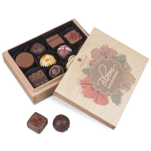 belgian pralines, belgian chocolate, elegance pralines, chocolate pralines, chocolate for men, chocolate for boy, chocolate for husband, present for birthday, gift for name day, chocolate for congratulations, gift for women, gift for daughter, present for son, tasteful box, luxury pralines
