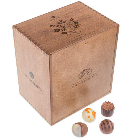 belgian pralines, belgian chocolate, elegance pralines, chocolate pralines, gift for newlyweds, present for wedding, chocolate for men, chocolate for boy, chocolate for husband, present for birthday, gift for name day, chocolate for congratulations, gift for women, gift for daughter, present for son, wooden box, luxury pralines