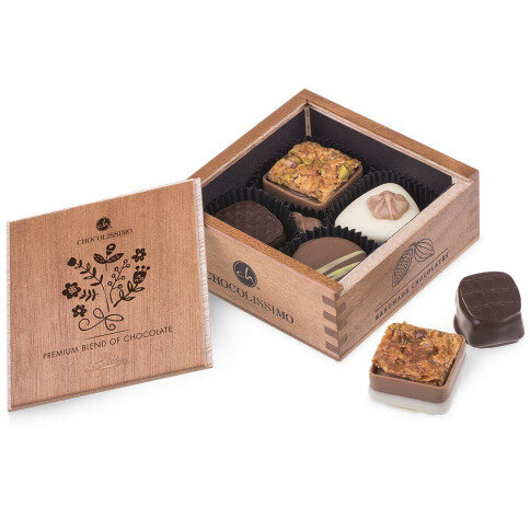 belgian pralines, belgian chocolate, elegance pralines, chocolate pralines, gift, present, chocolate for mother, chocolate for girl, chocolate for women, wooden box, luxury pralines