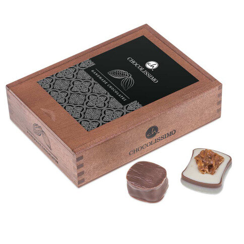 belgian pralines, chocolate pralines, gift for Christmas, Xmas decoration, charming gift for xmas, lovely pralines as a christmas present, non-alcoholic chocolate pralines, original gift, luxury chocolate,