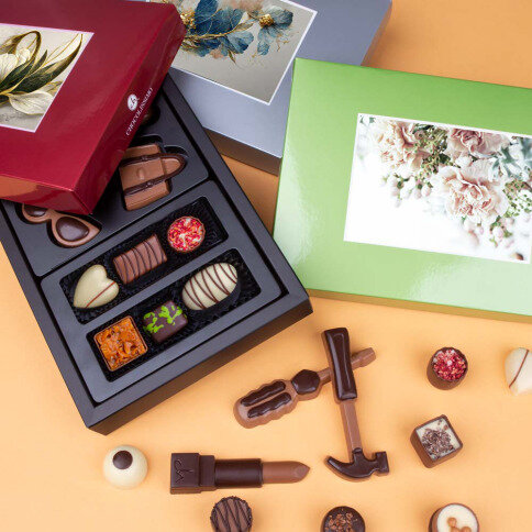 Chocolate tool set and pralines