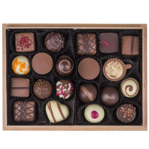 belgian pralines, belgian chocolate, elegance pralines, chocolate pralines, chocolate for men, chocolate for boy, chocolate for husband, present for birthday, gift for name day, chocolate for congratulations, gift for women, gift for daughter, present for son, tasteful box, luxury pralines