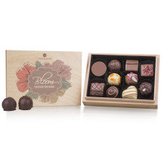 belgian pralines, belgian chocolate, elegance pralines, chocolate pralines, chocolate for men, chocolate for boy, chocolate for husband, present for birthday, gift for name day, chocolate for congratulations, gift for women, gift for daughter, present for son, tasteful box, luxury pralines