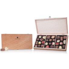 chocolate in wooden boxes, hand made pralines 