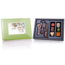 Chocolate tool set and pralines