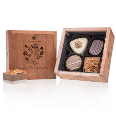 belgian pralines, belgian chocolate, elegance pralines, chocolate pralines, gift, present, chocolate for mother, chocolate for girl, chocolate for women, wooden box, luxury pralines